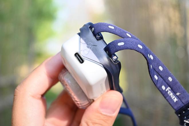 小魔方头灯体验让你爱不释手!瓦力棋牌超轻超能!Fenix(图4) 小魔方头灯体验让你爱不释手!瓦力棋牌超轻超能!Fenix(图4)