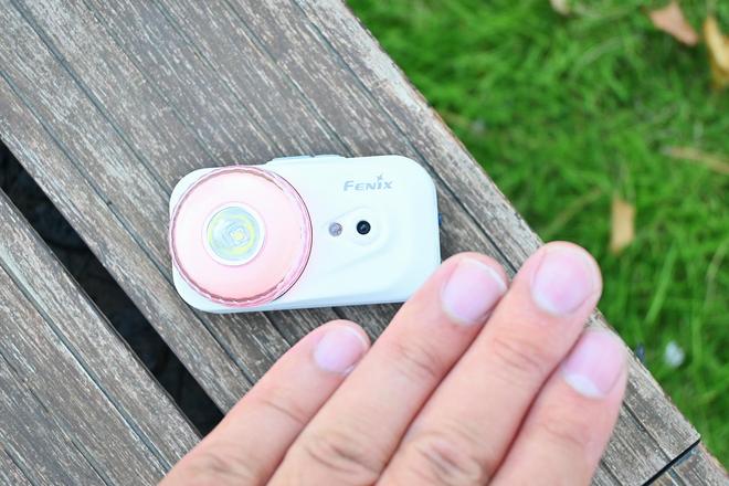 小魔方头灯体验让你爱不释手！瓦力棋牌超轻超能！Fenix(图3)